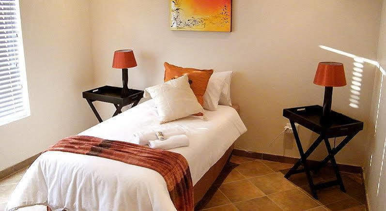 Airport Lodge Guest House Kempton Park Extérieur photo
